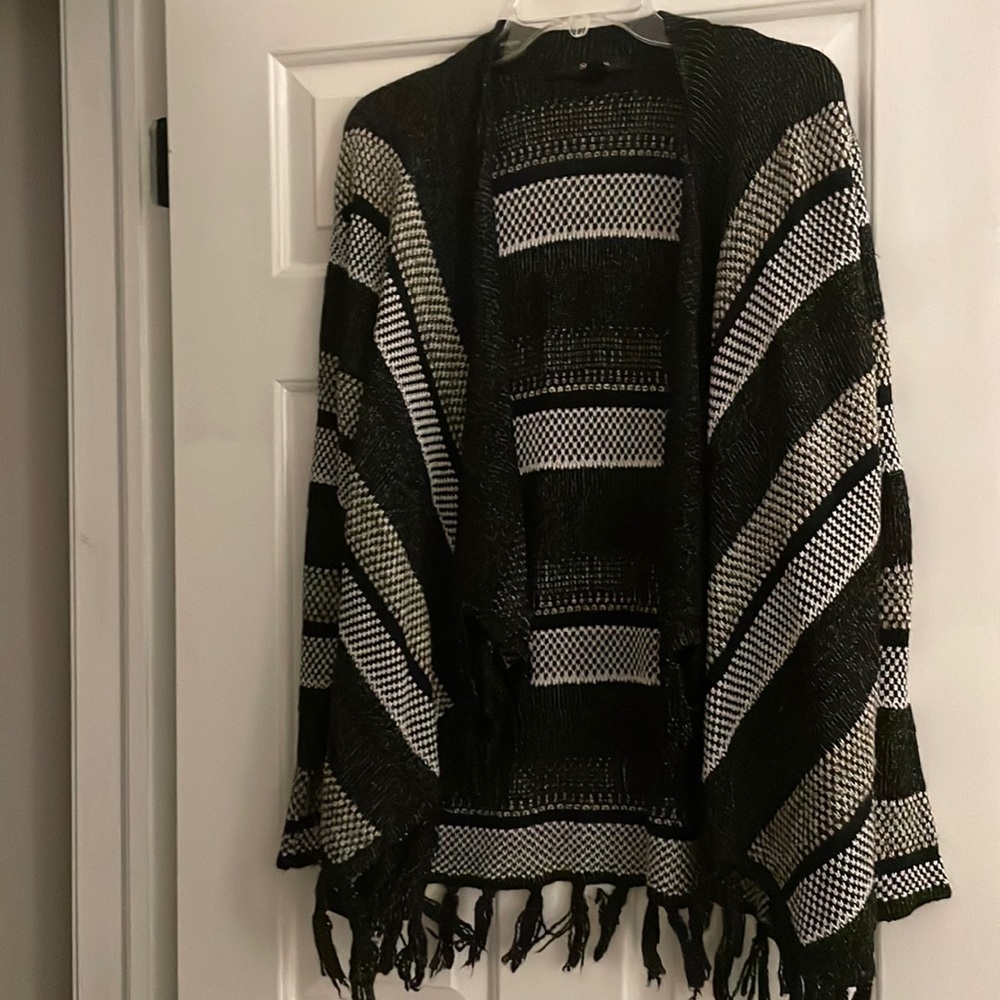 Style and co size large black and white cardigan